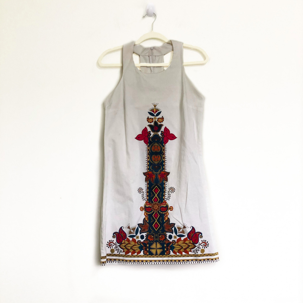 Blanco White Sleeveless Dress with Middle Pattern